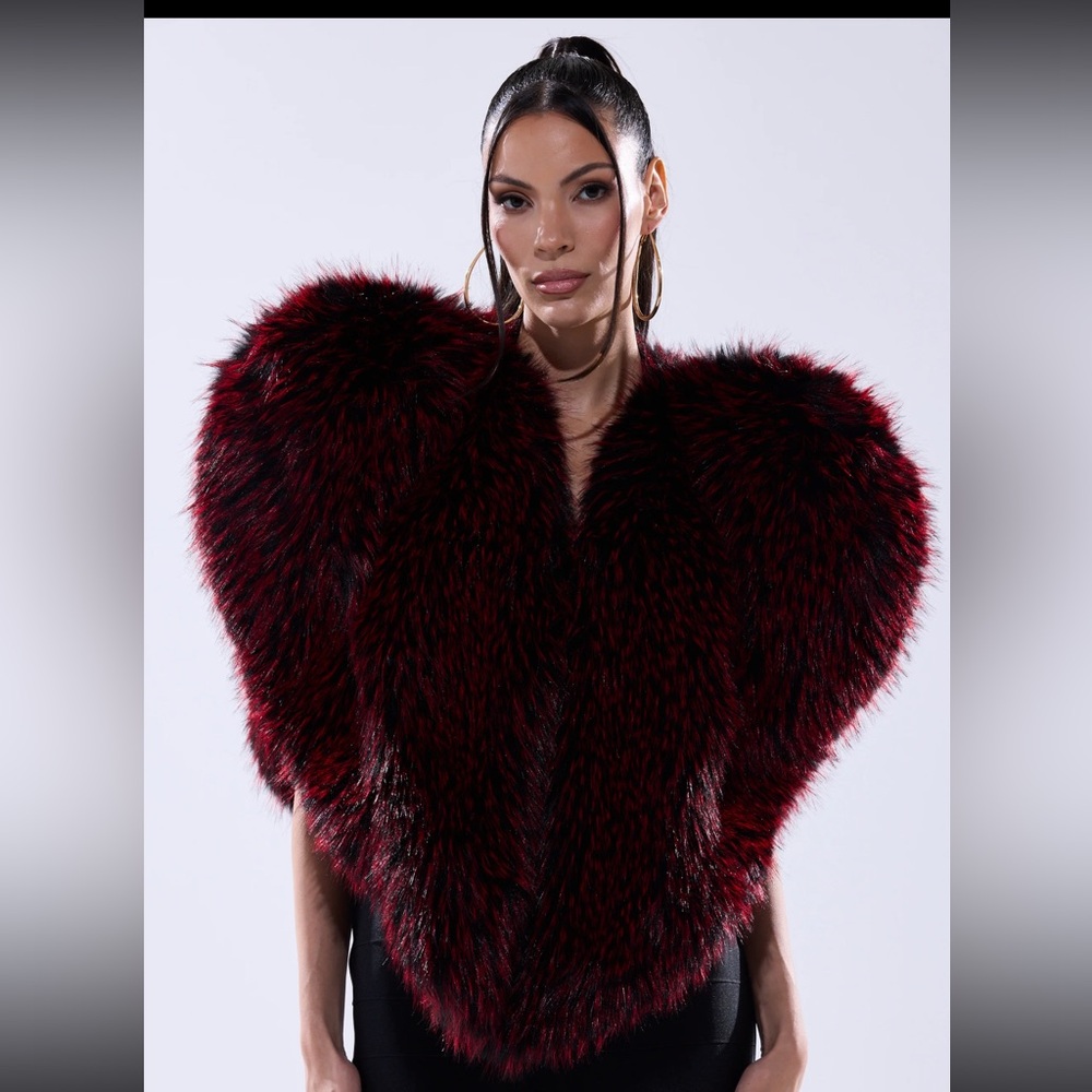 Akira Heart Coat Vest Luxurious Red Faux Fur Shawl L/XL - Picture 3 of 3